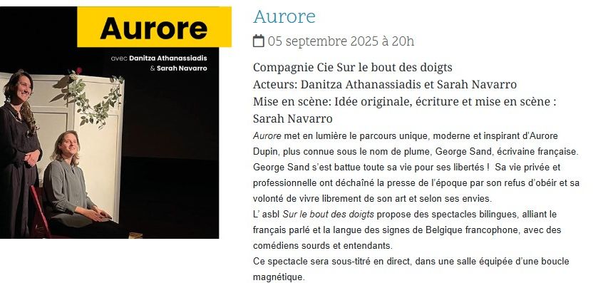 Les acteurs de la pièce Humains jouent, au-dessus d'eux, le sous titrage en direct de Céline