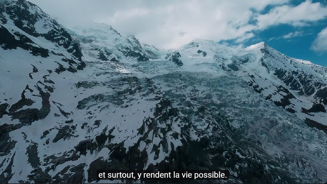 Un sous-titre sur fond de vidéo de montagne