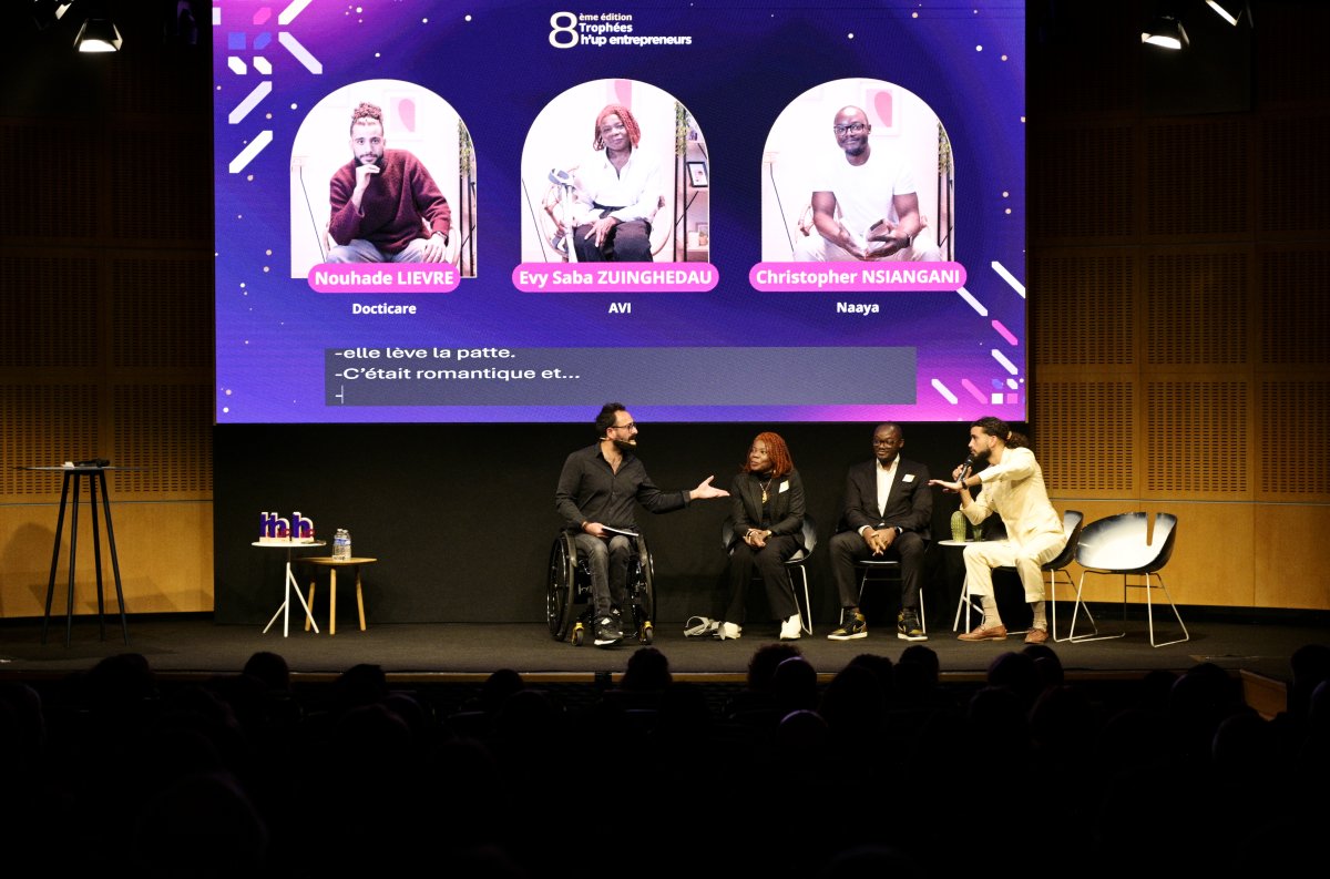 Capture d'écran LinkedIn : La ParisTestConf ne serait pas la PTC sans Céline et Lucie qui ont sous-titré en temps réel les conférences