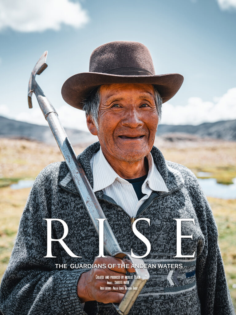 Affiche du film Rise Pérou, un vieil homme sourit devant une montagne